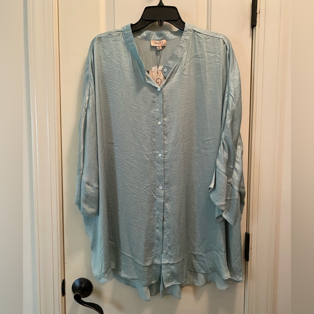 Pale aqua silky oversized blouse polyester & light as air with a gorgeous flow - Picture 2 of 4